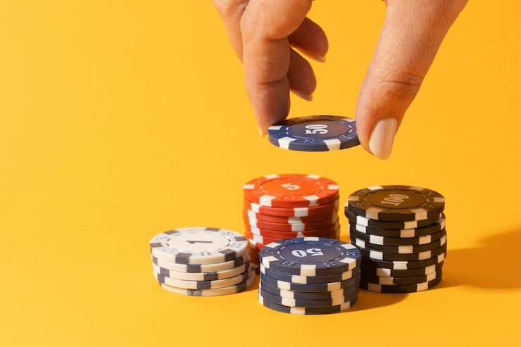 Pengguna mengakses login slot90 dari ponsel dengan grafik keamanan
